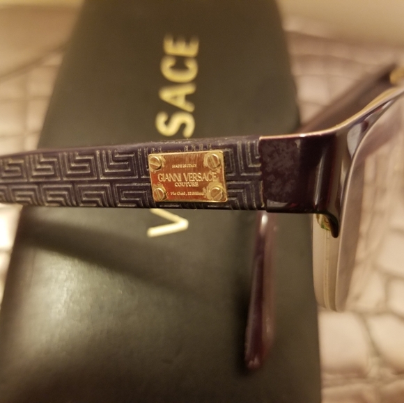 Versace - Picture 4 of 8